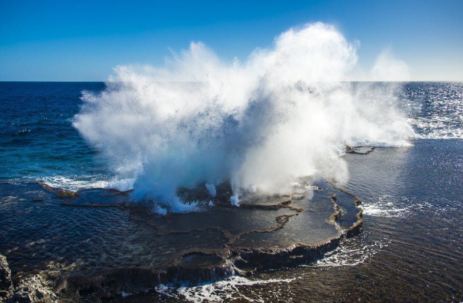 Mapu a Vaea (Blowholes), Houma, Tongatapu, Tonga